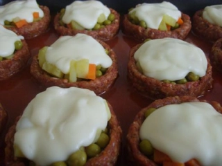 Köfte Çanağında Patates Püresi Tarifi ve Malzemeleri Köfte Çanağında Patates Püresi Tarifi ve Malzemeleri