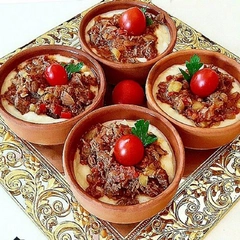 Patates Püresi Yatağında Et Sote Tarifi ve Malzemeleri Patates Püresi Yatağında Et Sote Tarifi ve Malzemeleri